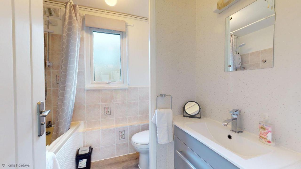 فيلا 39 Strawberry Hill, Tolroy Manor هايلي المظهر الخارجي الصورة